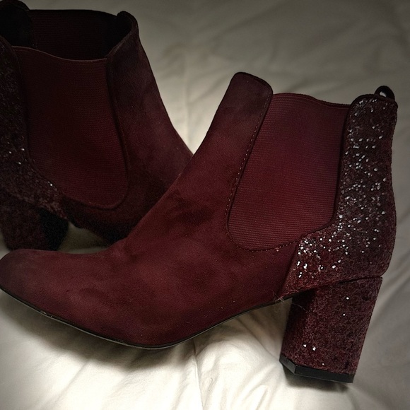 ✨SPARKLY✨ burgundy boots - Picture 2 of 9